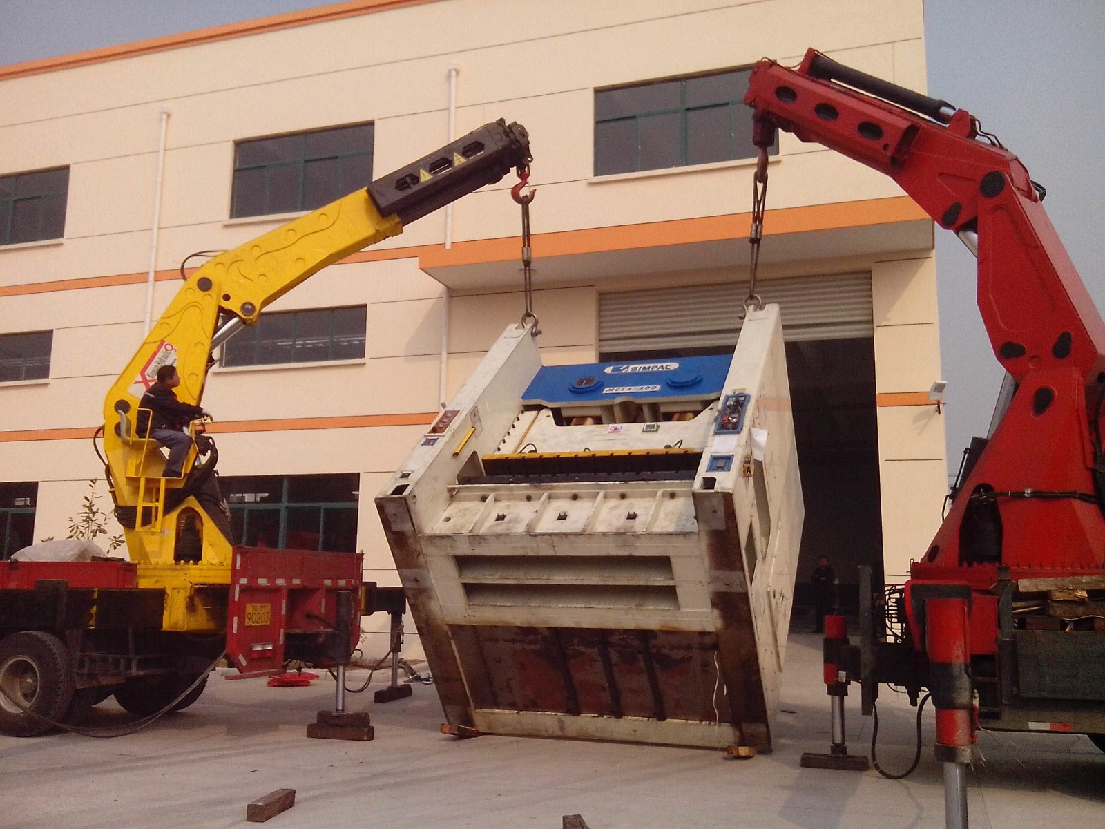 中港平板車運輸，中港吊機車運輸，中港平板車運輸公司